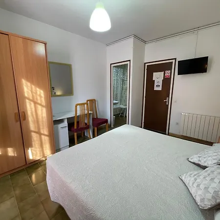 Borras בית הארחה *